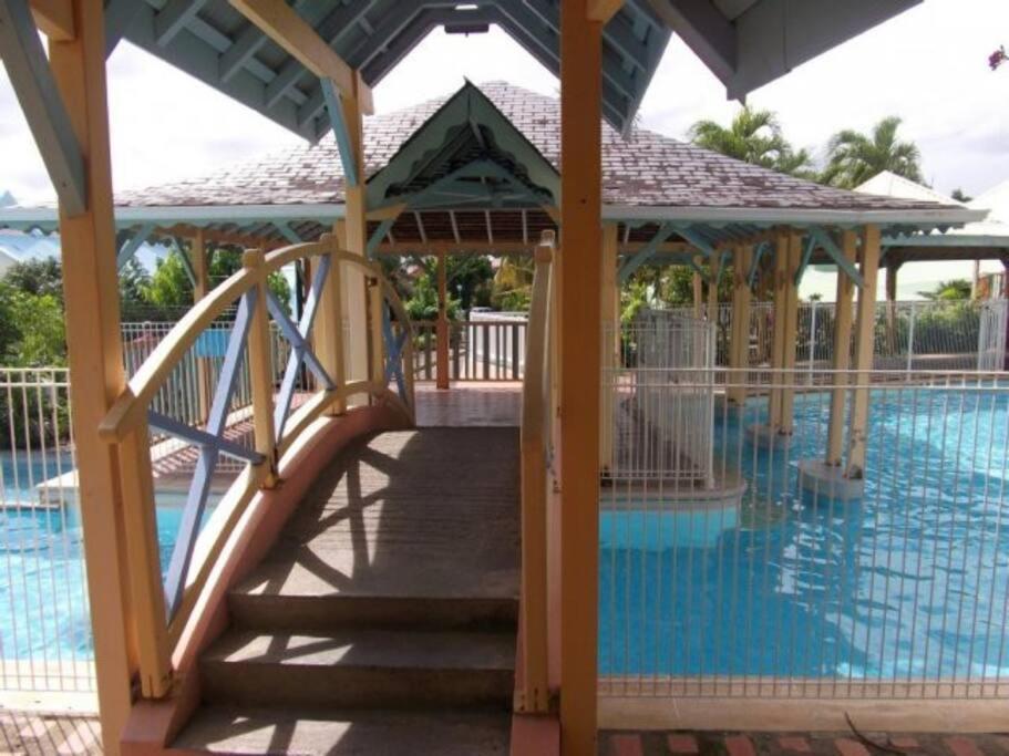 Appartement Ker-Eol Residence Canouan Sainte-Anne Avec Piscine Экстерьер фото