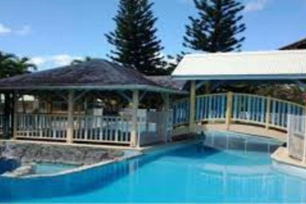 Appartement Ker-Eol Residence Canouan Sainte-Anne Avec Piscine Экстерьер фото